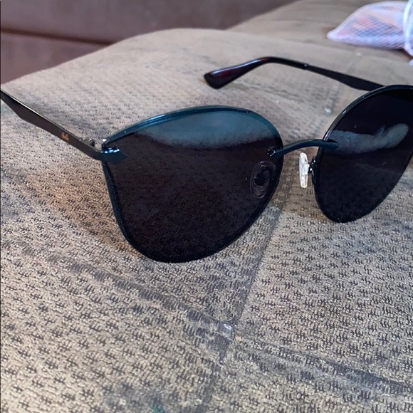 Brand New Abella Sun Glasses - Picture 3 of 6